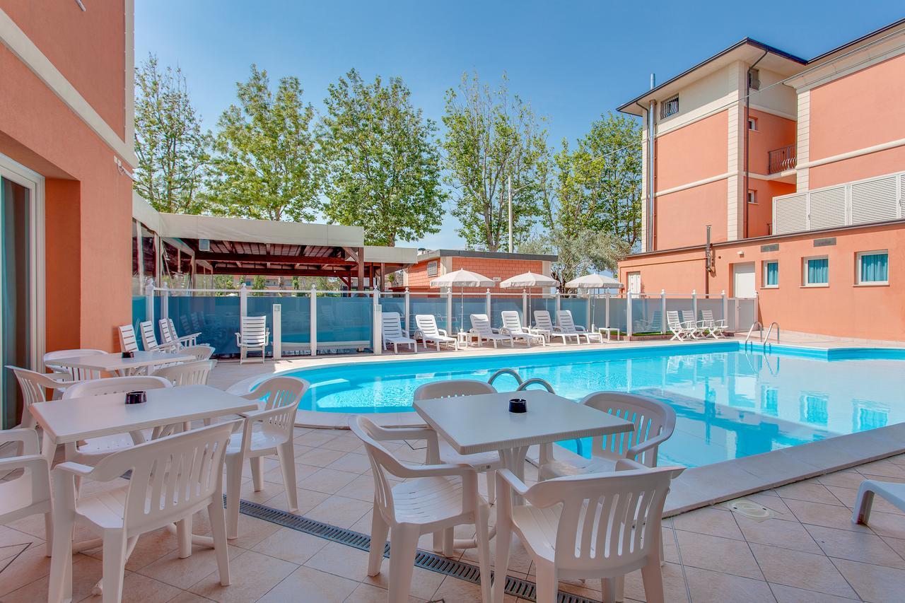 Hotel De La Ville Cesenatico Exterior foto